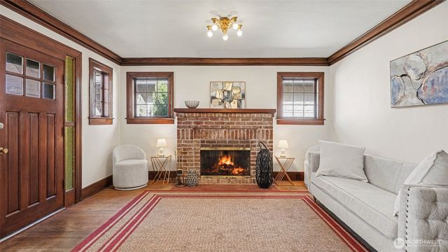 7220 4th Avenue NW, Seattle, WA 98117