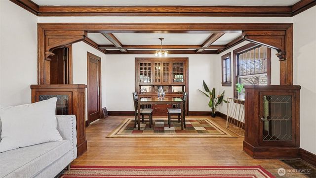 7220 4th Avenue NW, Seattle, WA 98117