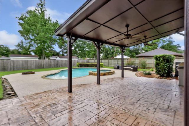 30 Little John Lane, Dayton, TX 77535