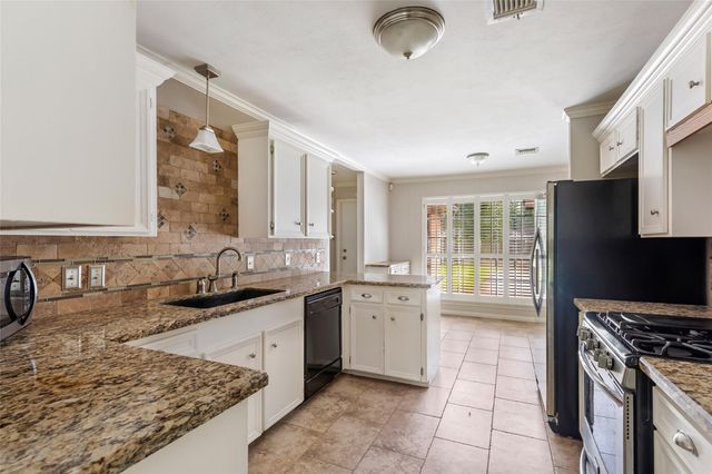 30 Little John Lane, Dayton, TX 77535