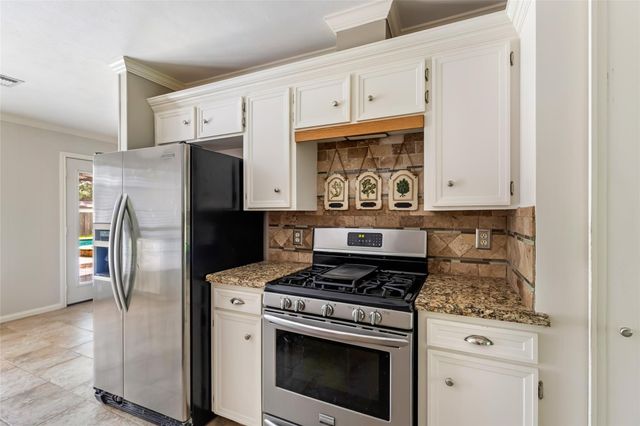30 Little John Lane, Dayton, TX 77535