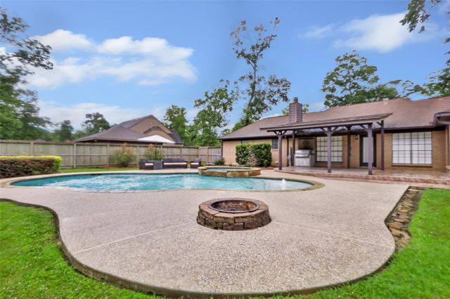 30 Little John Lane, Dayton, TX 77535