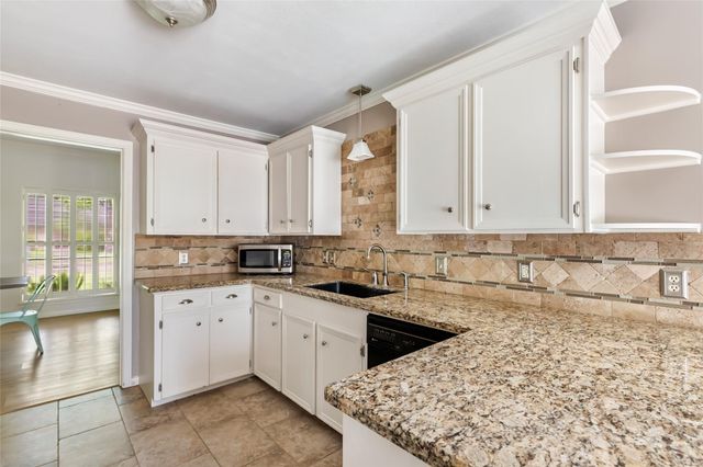 30 Little John Lane, Dayton, TX 77535