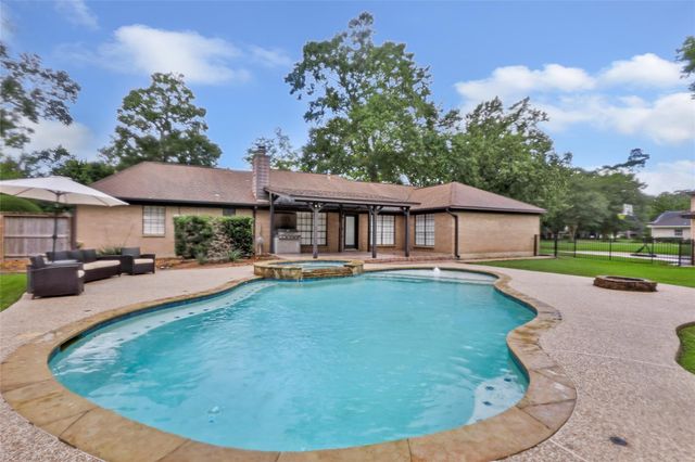 30 Little John Lane, Dayton, TX 77535