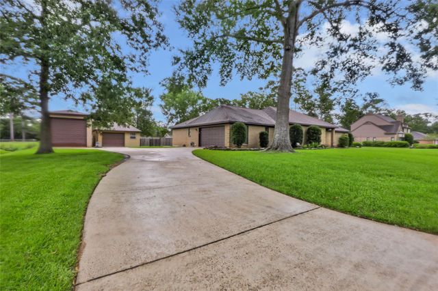 30 Little John Lane, Dayton, TX 77535