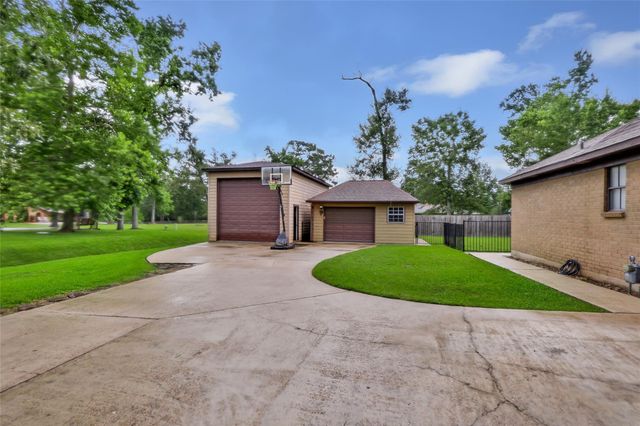 30 Little John Lane, Dayton, TX 77535