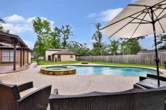 30 Little John Lane, Dayton, TX 77535