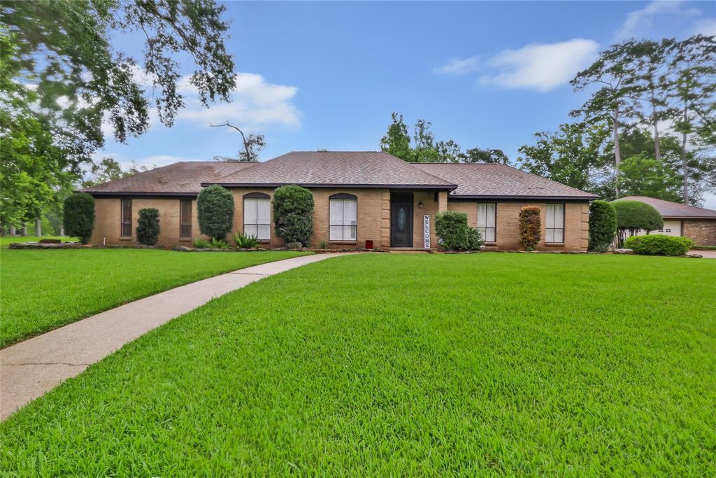 30 Little John Lane, Dayton, TX 77535
