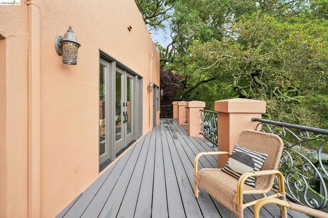 5617 Moraga, Oakland, CA 94611