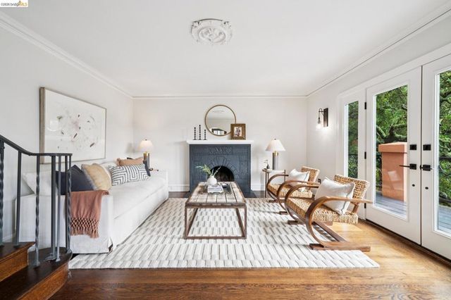 5617 Moraga, Oakland, CA 94611