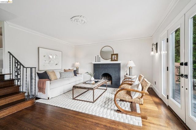 5617 Moraga, Oakland, CA 94611