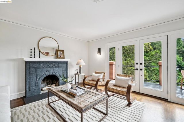 5617 Moraga, Oakland, CA 94611