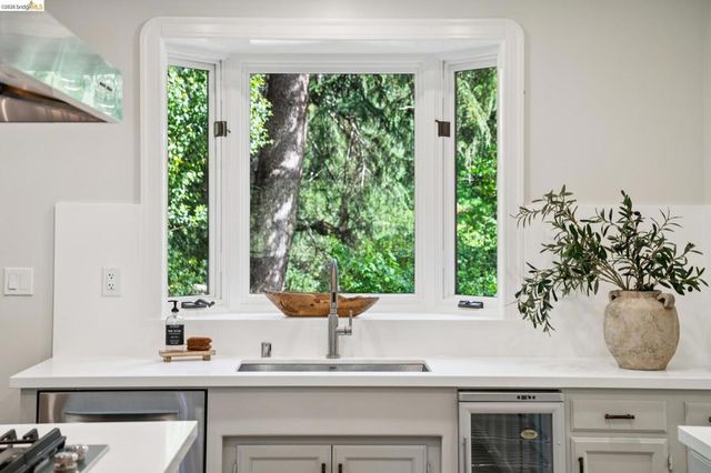 5617 Moraga, Oakland, CA 94611