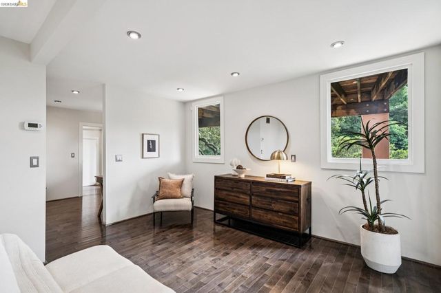 5617 Moraga, Oakland, CA 94611