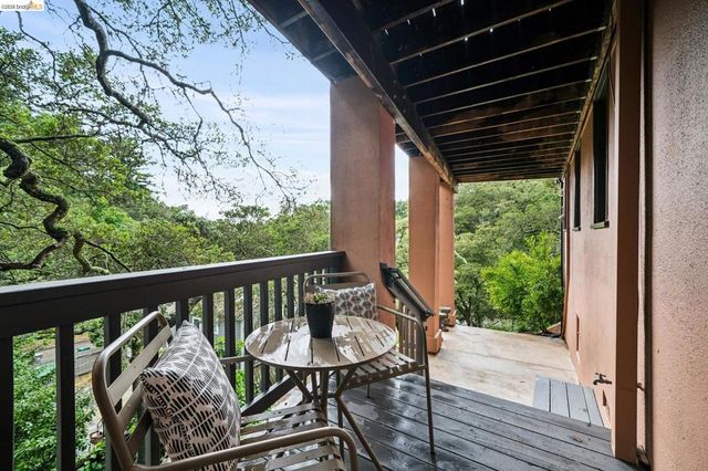 5617 Moraga, Oakland, CA 94611