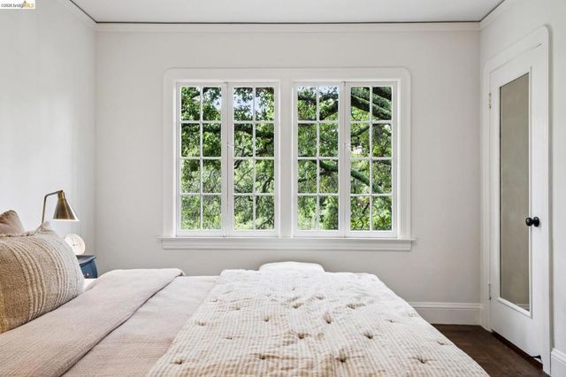 5617 Moraga, Oakland, CA 94611