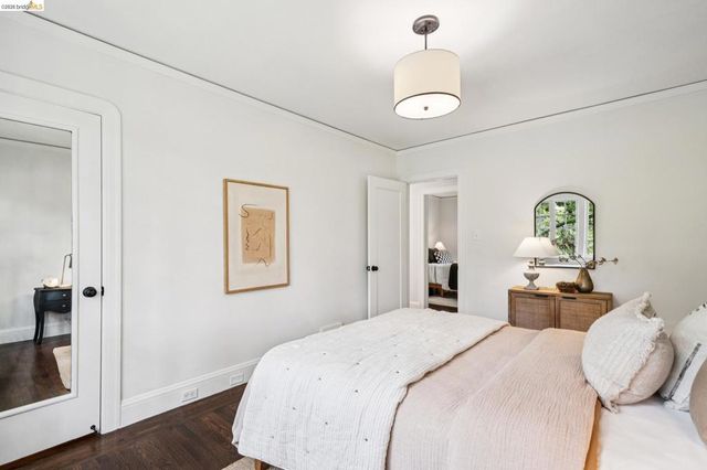 5617 Moraga, Oakland, CA 94611