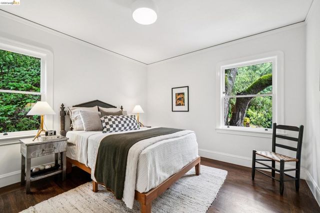 5617 Moraga, Oakland, CA 94611