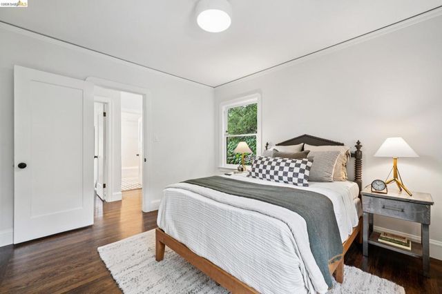 5617 Moraga, Oakland, CA 94611