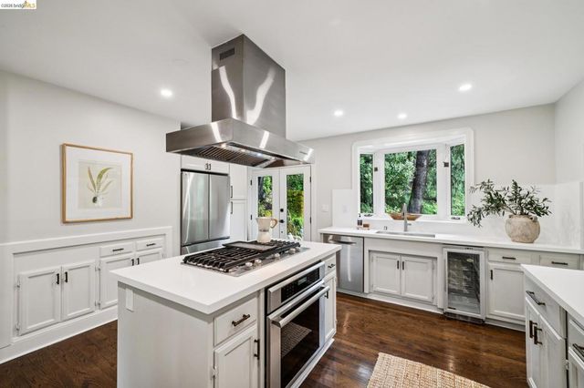 5617 Moraga, Oakland, CA 94611