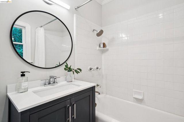 5617 Moraga, Oakland, CA 94611