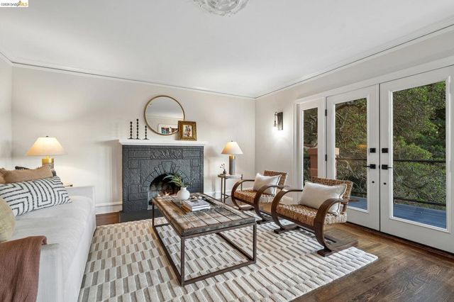 5617 Moraga, Oakland, CA 94611