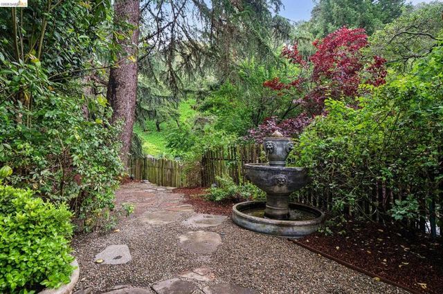 5617 Moraga, Oakland, CA 94611