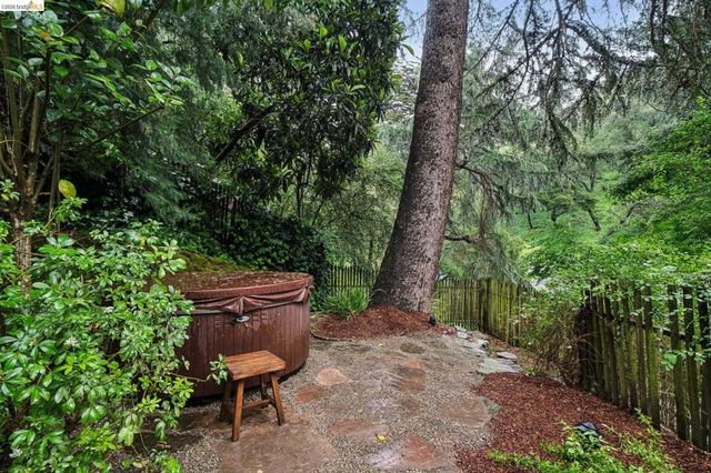 5617 Moraga, Oakland, CA 94611