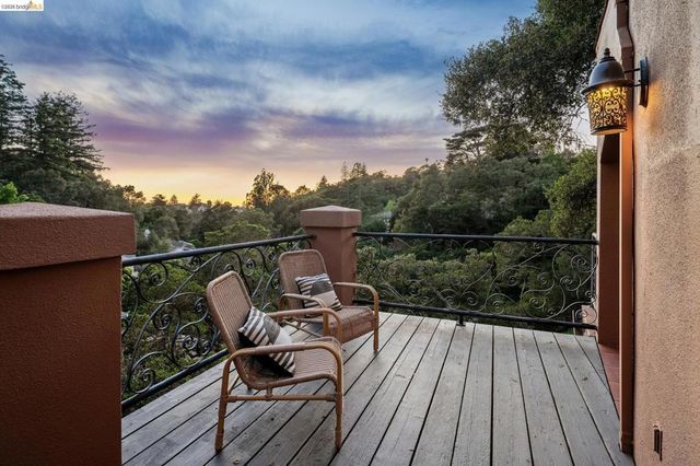 5617 Moraga, Oakland, CA 94611