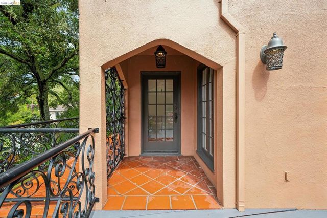 5617 Moraga, Oakland, CA 94611