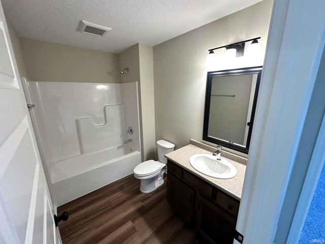 6327 Hunter Wood Drive, Fort Wayne, IN 46835