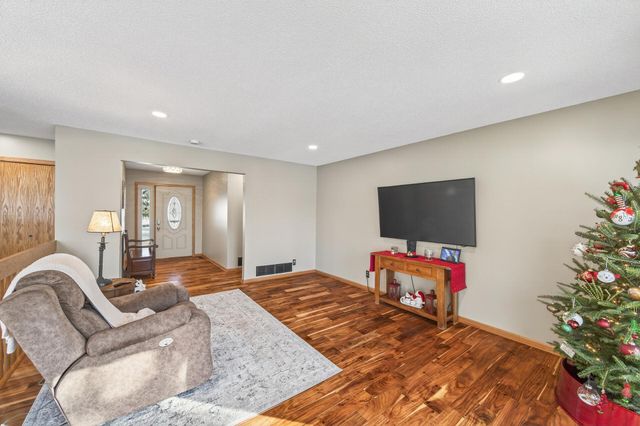 2822 286th Lane NW, Isanti, MN 55040