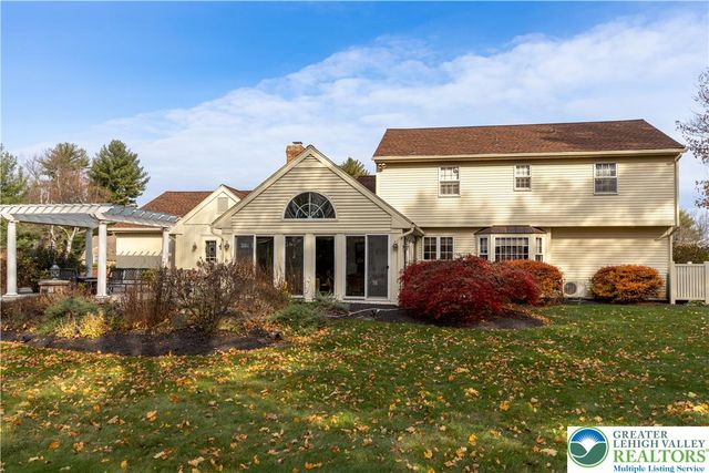 2626 Bayberry Circle, Lower Macungie Twp, PA 18049
