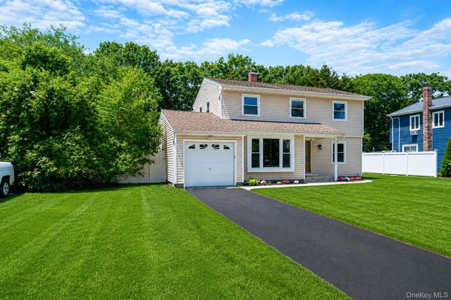 130 Greenbelt Parkway, Holbrook, NY 11741