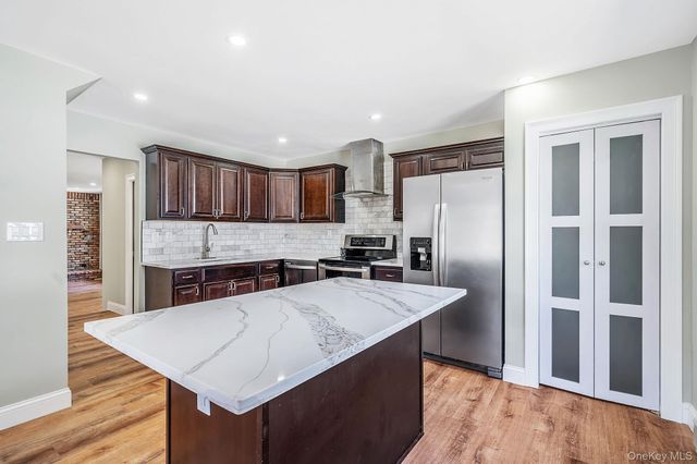 130 Greenbelt Parkway, Holbrook, NY 11741