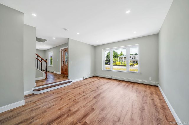 130 Greenbelt Parkway, Holbrook, NY 11741