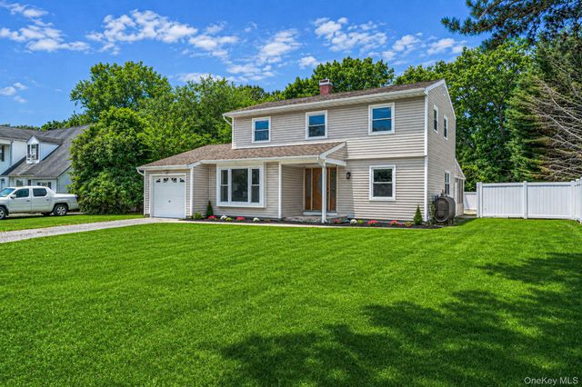 130 Greenbelt Parkway, Holbrook, NY 11741