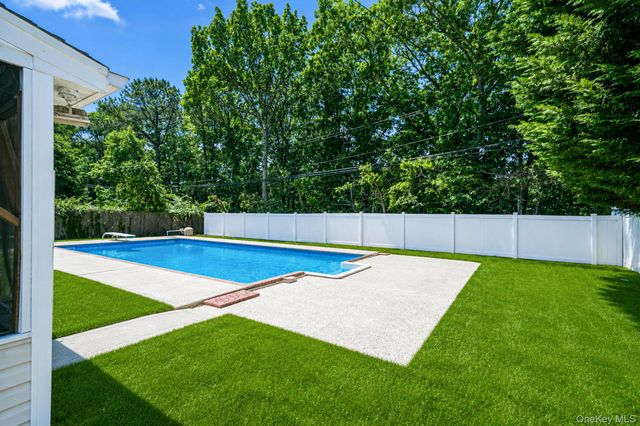 130 Greenbelt Parkway, Holbrook, NY 11741