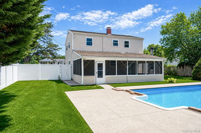 130 Greenbelt Parkway, Holbrook, NY 11741