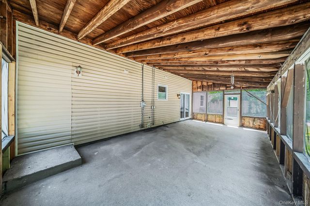 130 Greenbelt Parkway, Holbrook, NY 11741