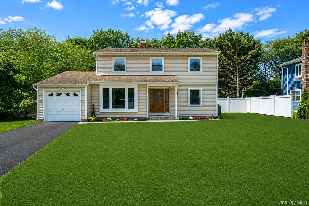 130 Greenbelt Parkway, Holbrook, NY 11741