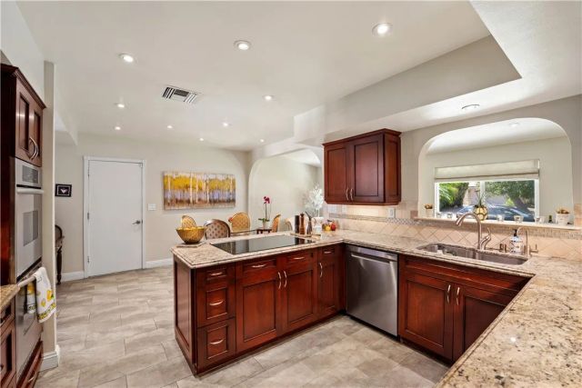 22441 Martha, Woodland Hills, CA 91367