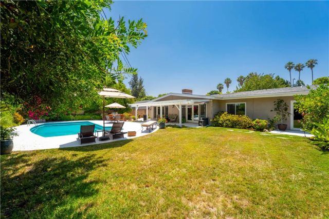 22441 Martha, Woodland Hills, CA 91367