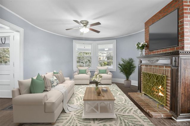 8 The Serpentine, New Rochelle, NY 10801