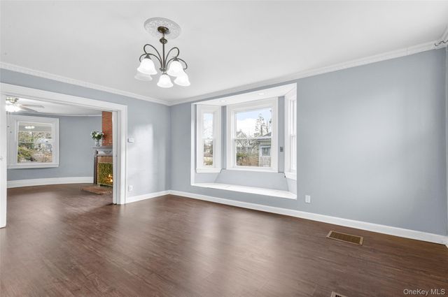 8 The Serpentine, New Rochelle, NY 10801