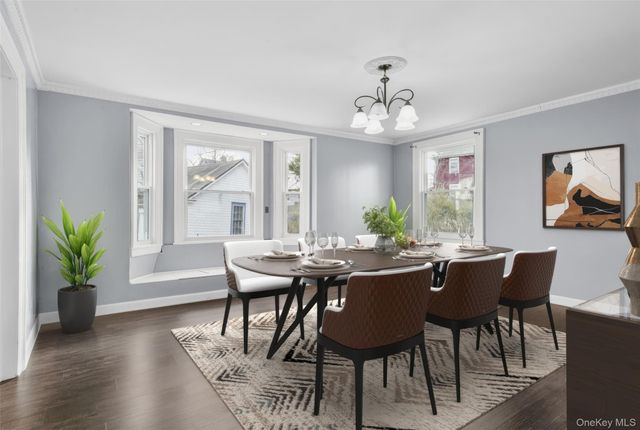 8 The Serpentine, New Rochelle, NY 10801