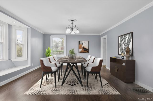 8 The Serpentine, New Rochelle, NY 10801