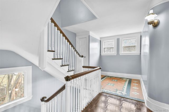 8 The Serpentine, New Rochelle, NY 10801