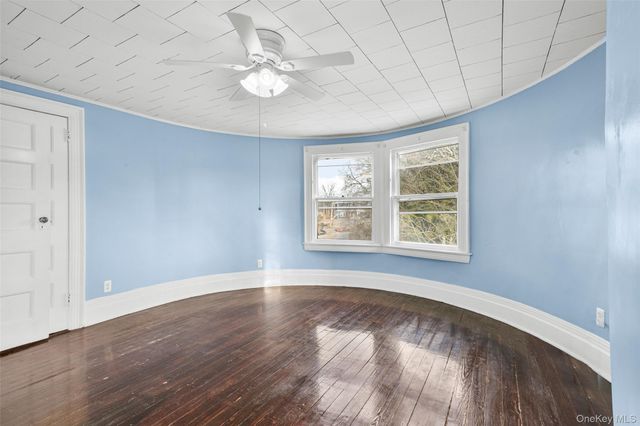 8 The Serpentine, New Rochelle, NY 10801