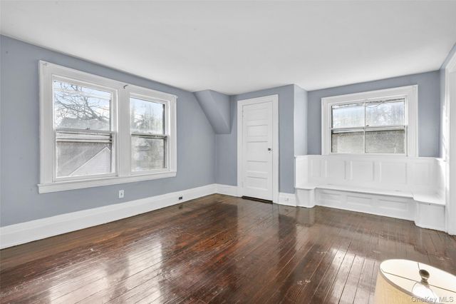 8 The Serpentine, New Rochelle, NY 10801